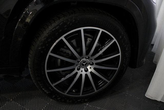 2025 Mercedes Benz GLS 450 4MATIC photo 13