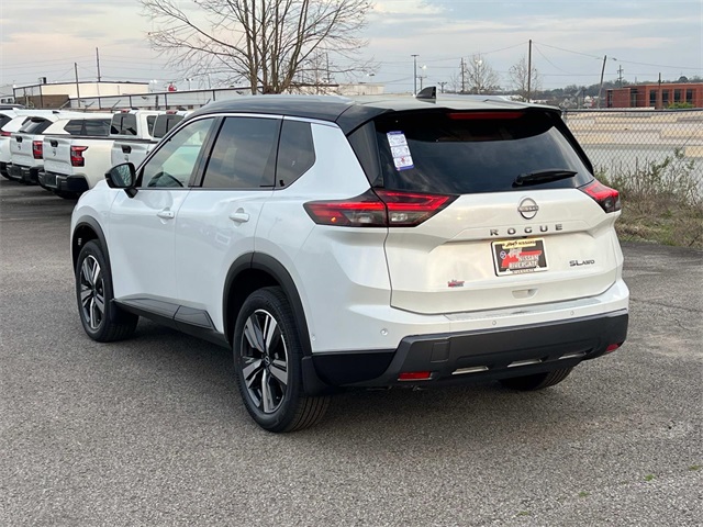 2025 Nissan Rogue SL photo 4