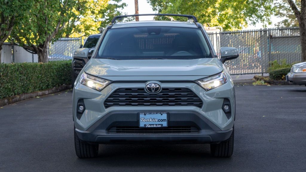2022 Toyota RAV4 XLE Premium photo 3