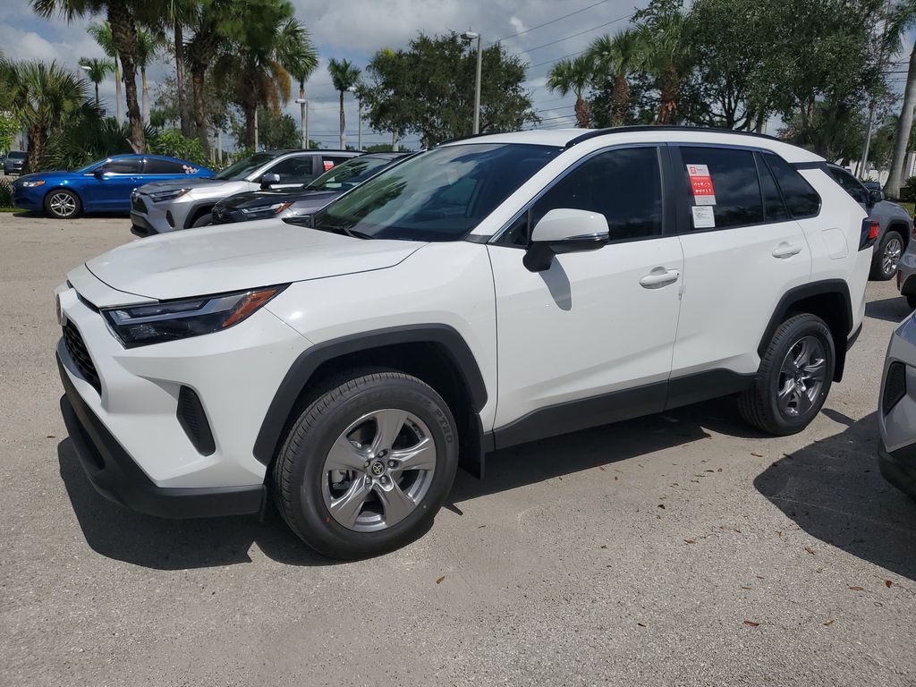 2025 Toyota RAV4 XLE photo 8