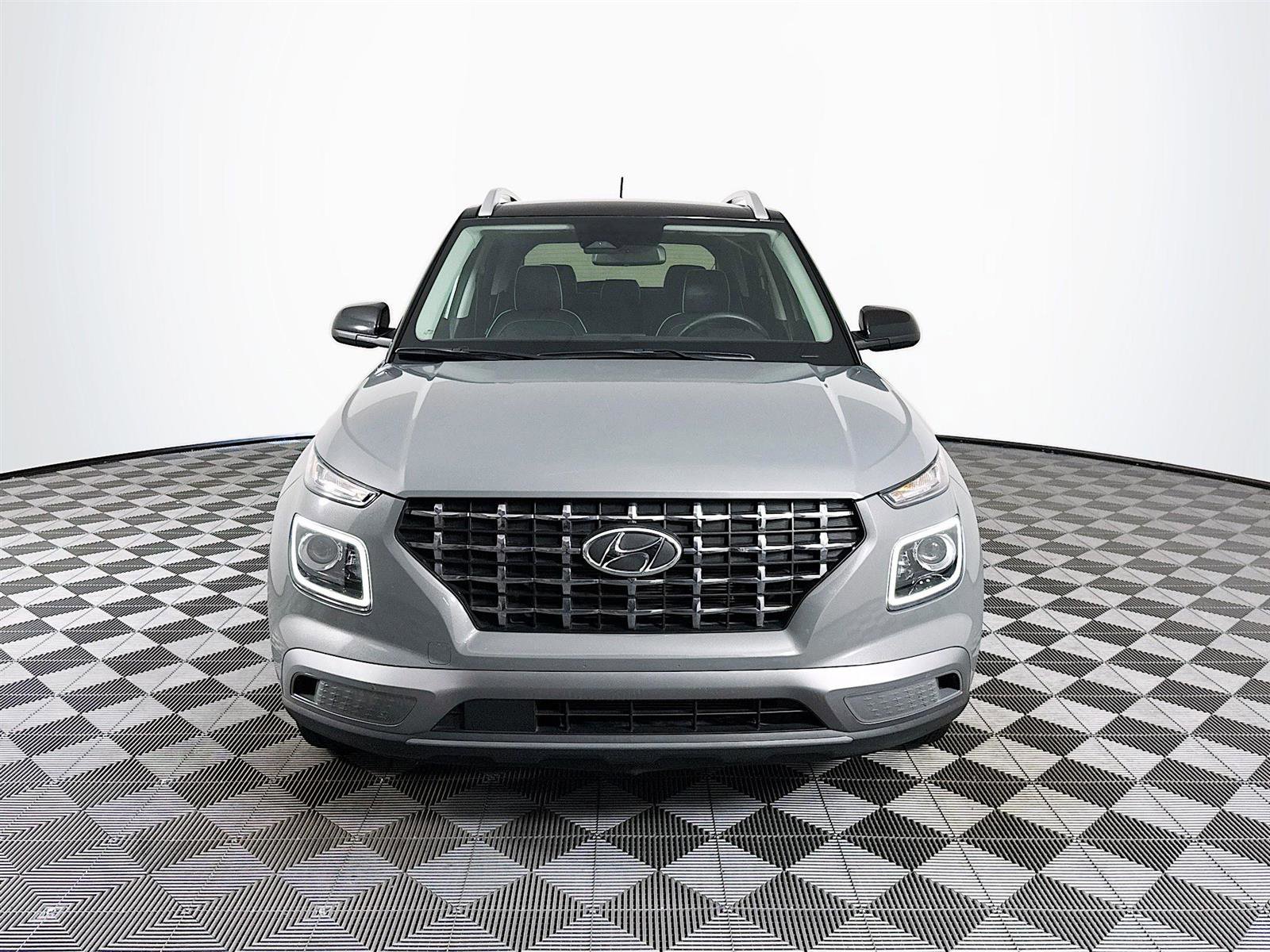 2023 Hyundai Venue Limited photo 2