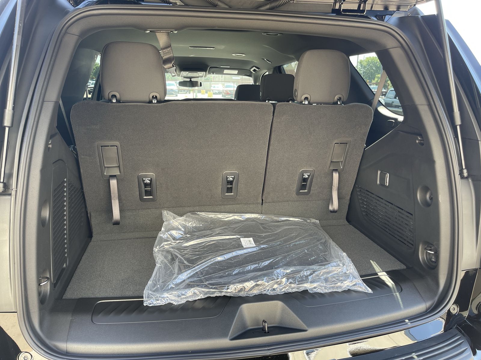 2025 Chevrolet Tahoe LS photo 13