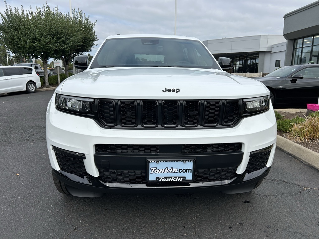 2025 Jeep Grand Cherokee Limited photo 3