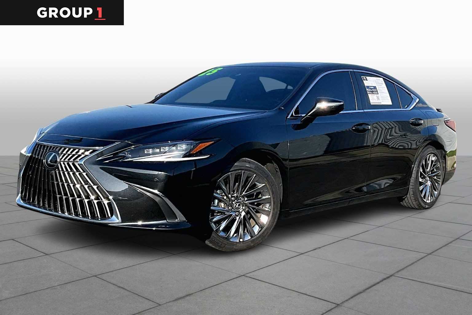 2025 Lexus ES Hybrid 300h Luxury's photo