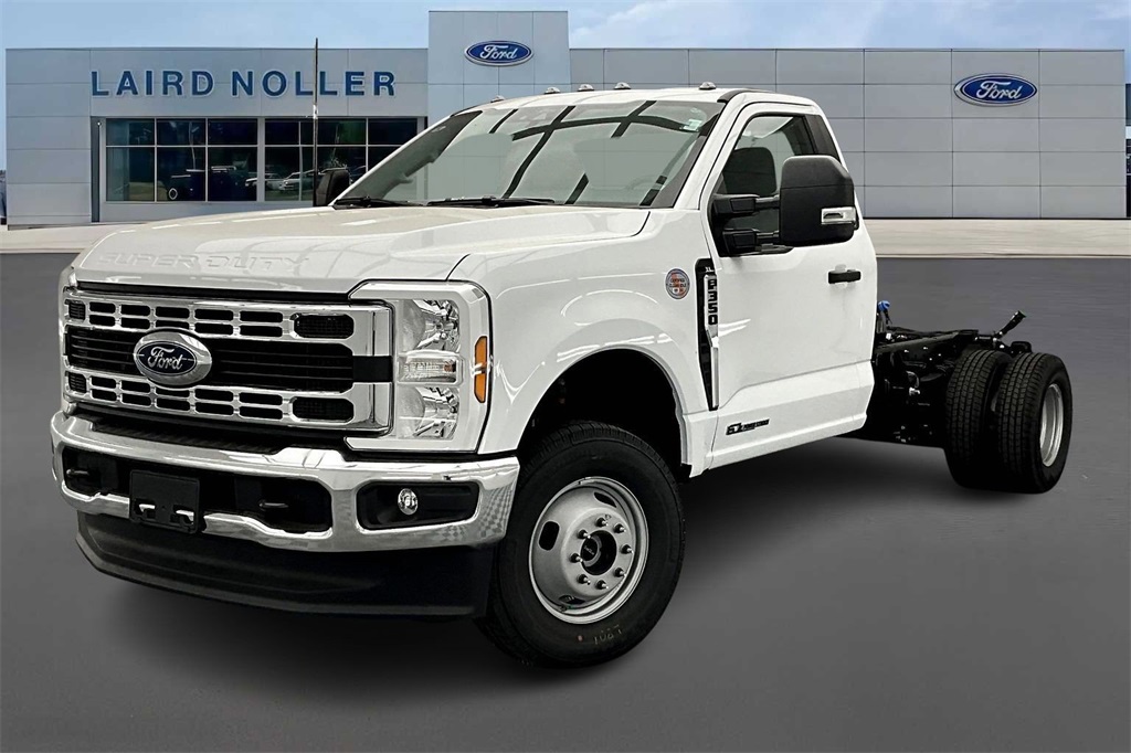 2026 Ford F-350 Super Duty Chassis Cab XL's photo