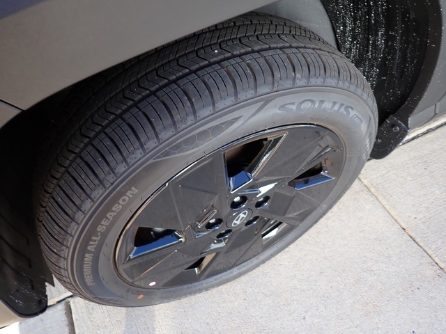 2026 Hyundai Kona SEL photo 8