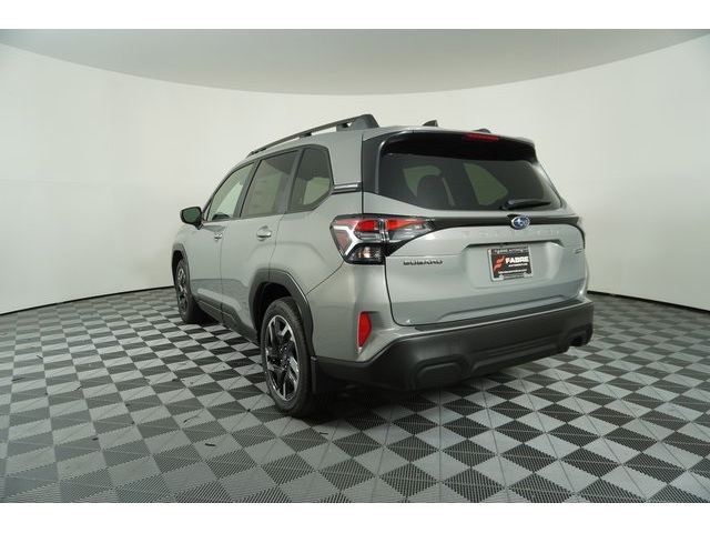 2025 Subaru Forester Premium photo 5