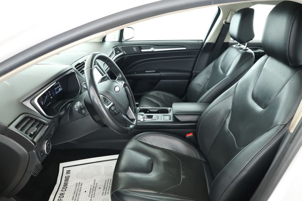 2020 Ford Fusion Titanium Plug-In Hybrid photo 19
