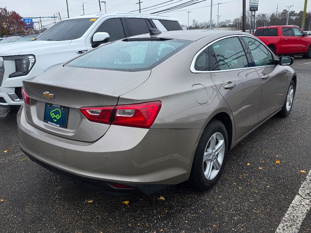 2022 Chevrolet Malibu LS photo 4