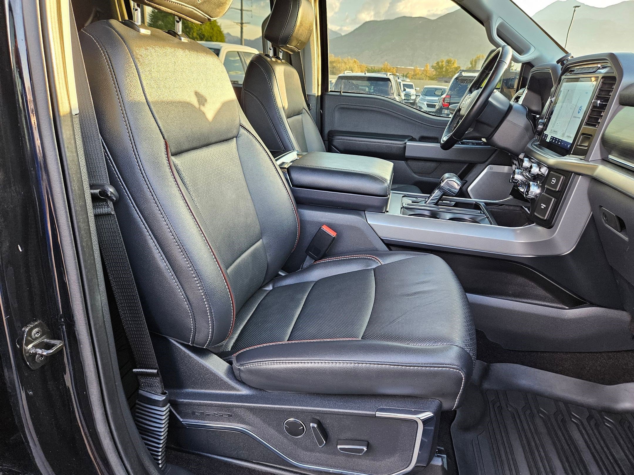 2021 Ford F-150 Lariat photo 28