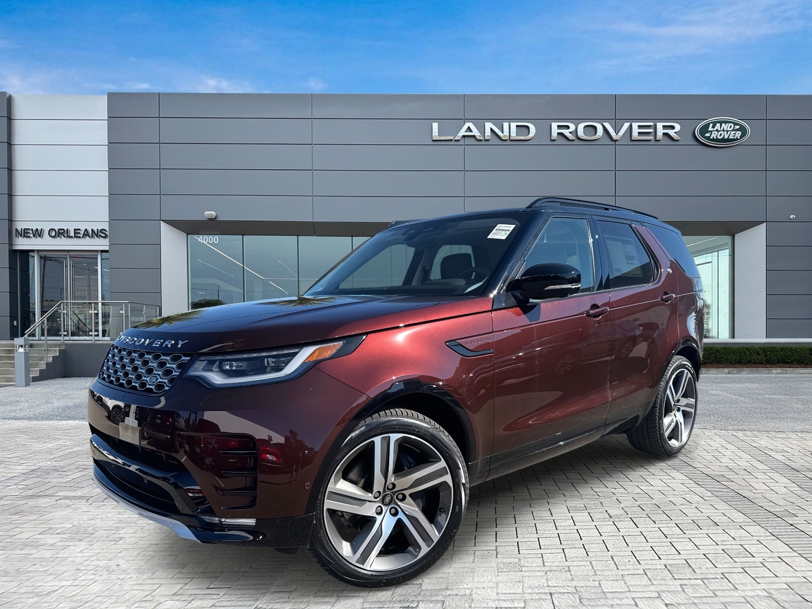 2026 Land Rover Discovery Tempest Edition's photo