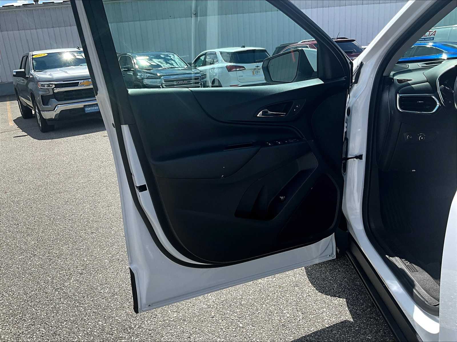 2022 Chevrolet Equinox LT photo 9