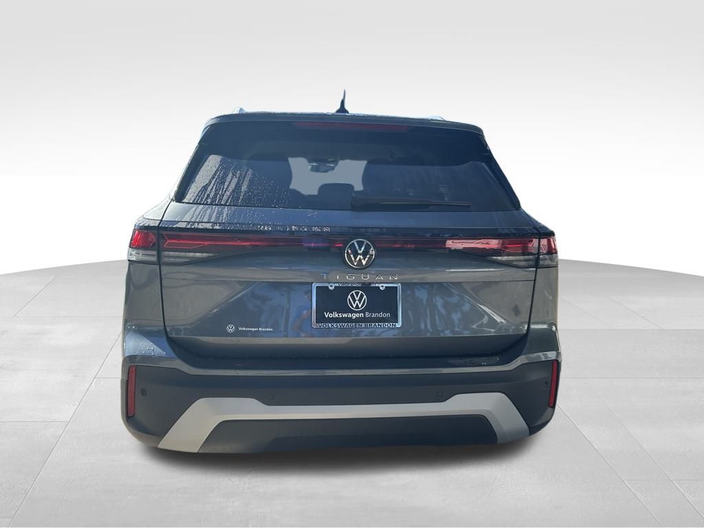2025 Volkswagen Tiguan S photo 2