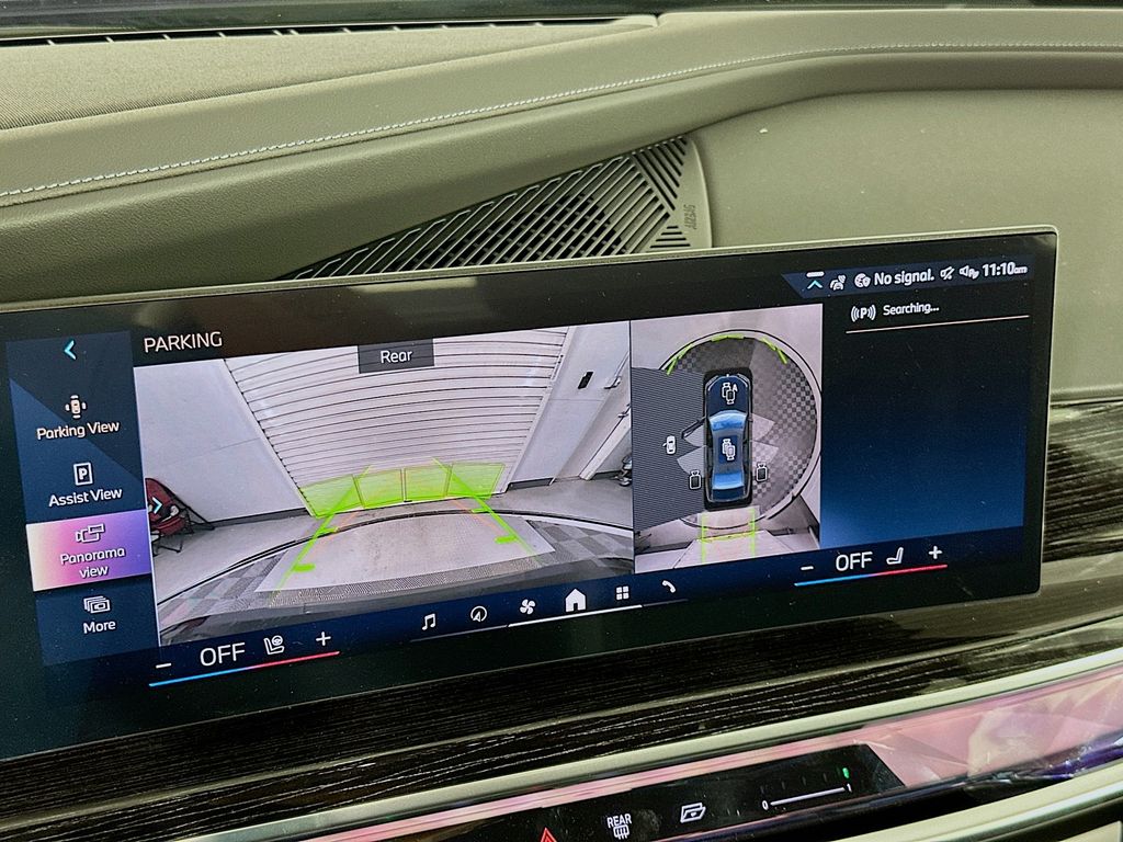 2026 Bmw 750e photo 13