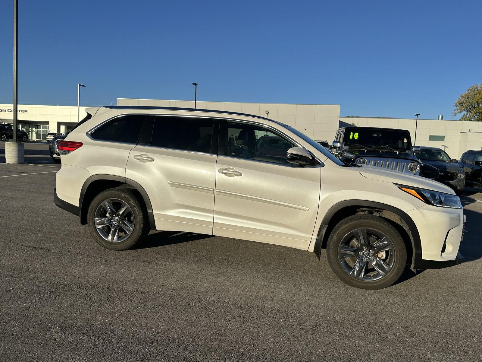 2019 Toyota Highlander Limited photo 3