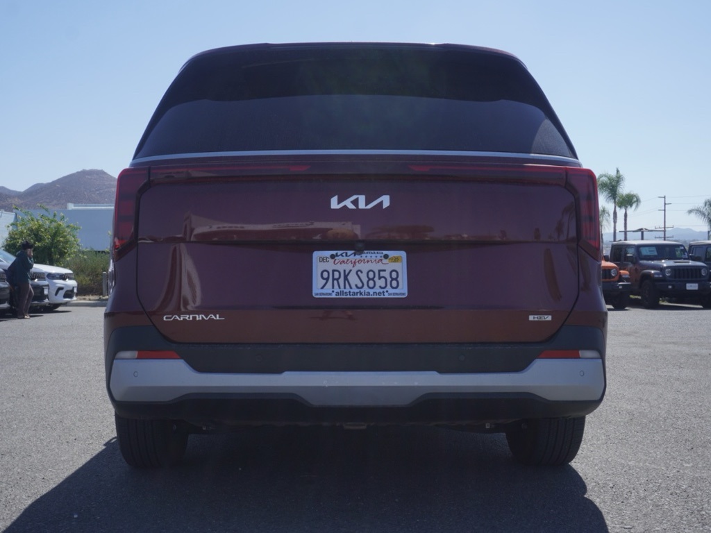 2025 Kia Carnival LXS photo 4