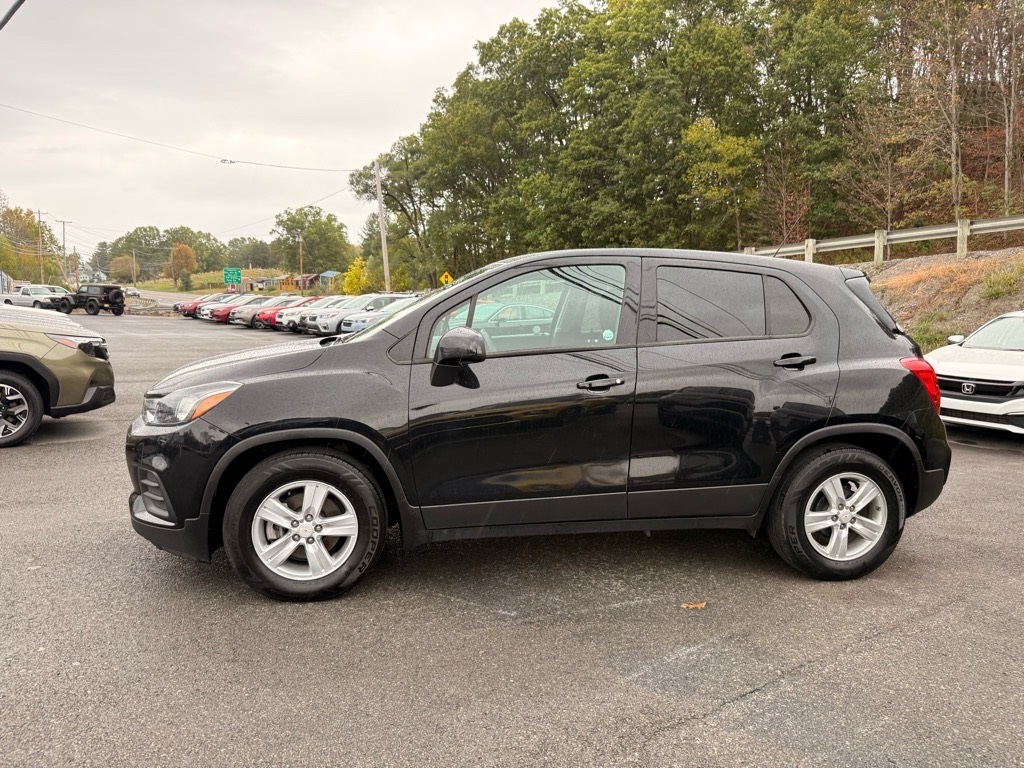 2020 Chevrolet Trax LS photo 2