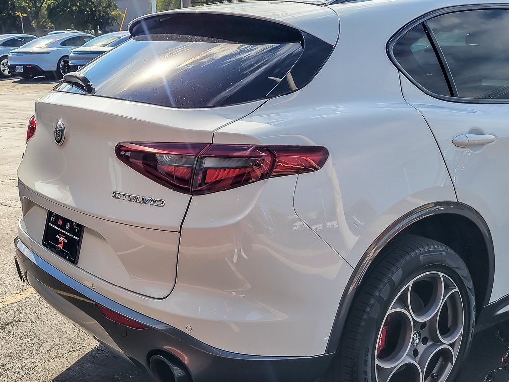 2022 Alfa Romeo Stelvio Ti photo 5