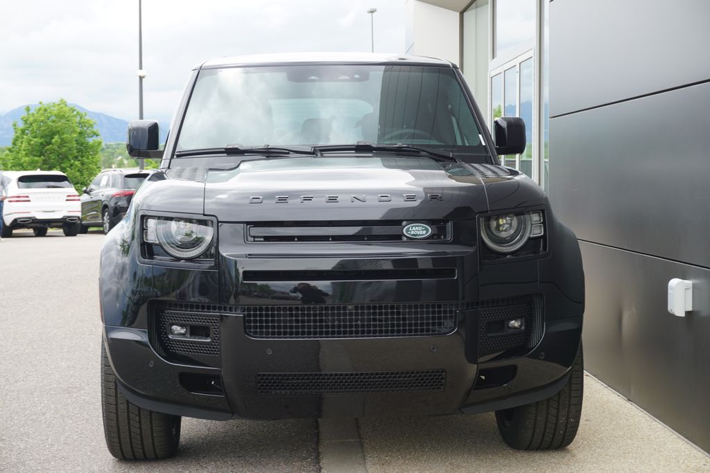 2025 Land Rover Defender 110 V8 photo 5