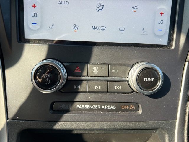 2022 Ford Edge SEL photo 16