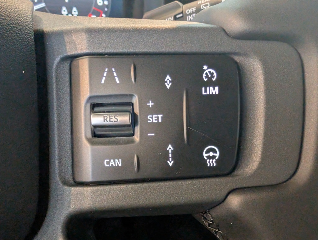 2025 Land Rover Defender 130 X-Dynamic SE photo 17