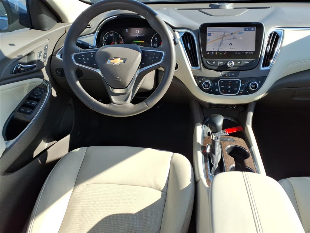 2024 Chevrolet Malibu Premier 2LT photo 2