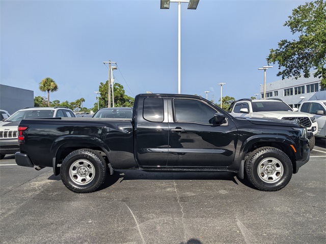 2022 Nissan Frontier S photo 2