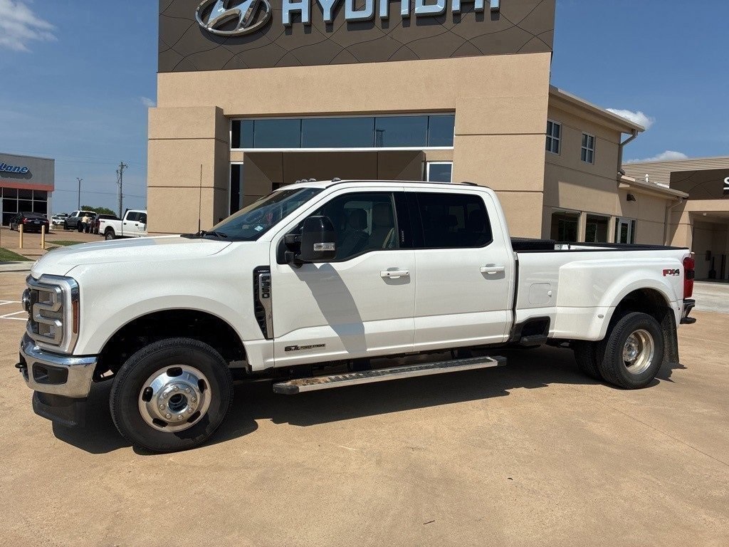 2024 Ford F-350 photo 2
