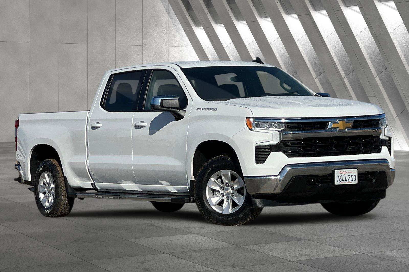 2024 Chevrolet Silverado 1500 LT's photo
