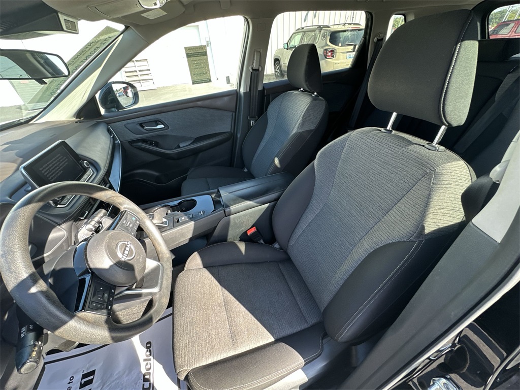 2023 Nissan Rogue SV photo 11