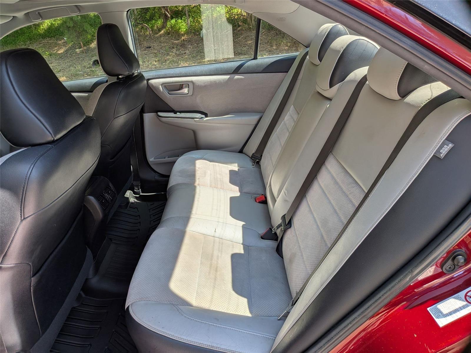 2015 Toyota Camry XSE photo 27