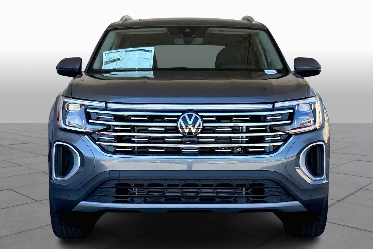 2025 Volkswagen Atlas SEL photo 3