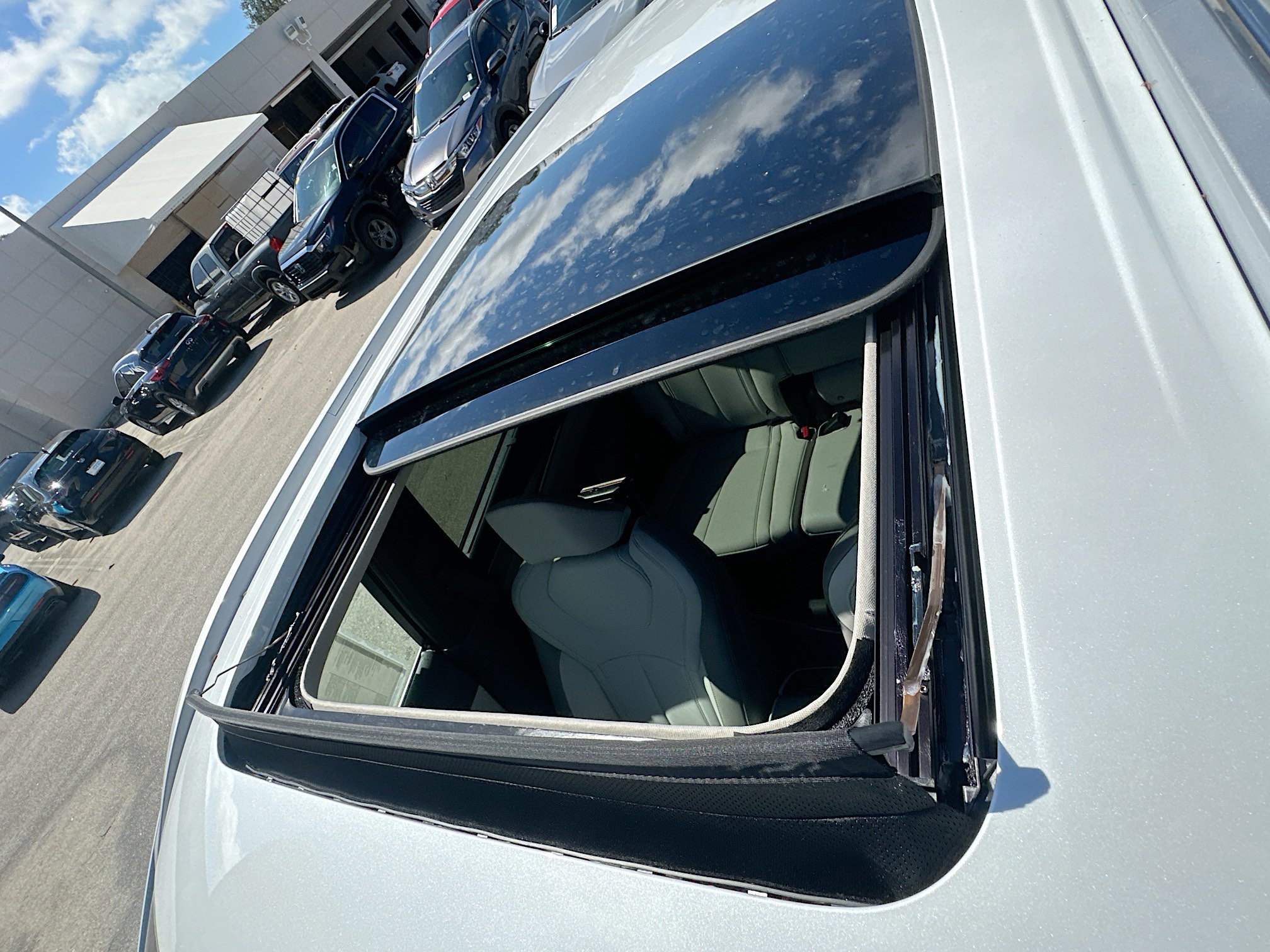 2026 Infiniti QX60 Luxe photo 14