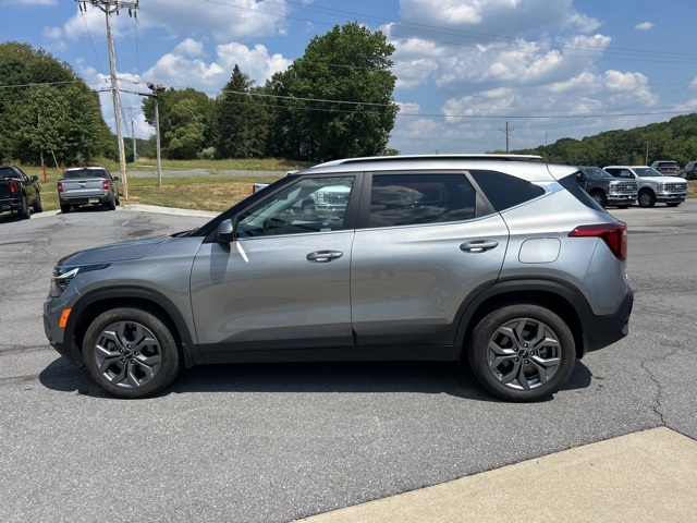 2024 Kia Seltos S photo 6