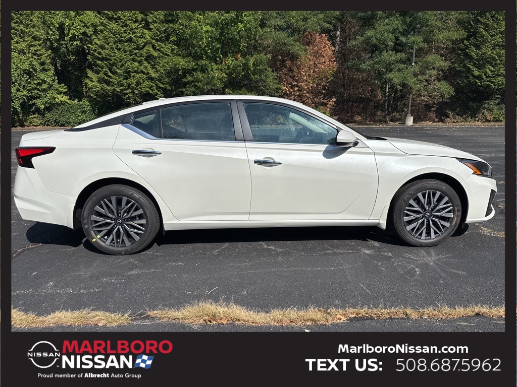 2025 Nissan Altima SV photo 7