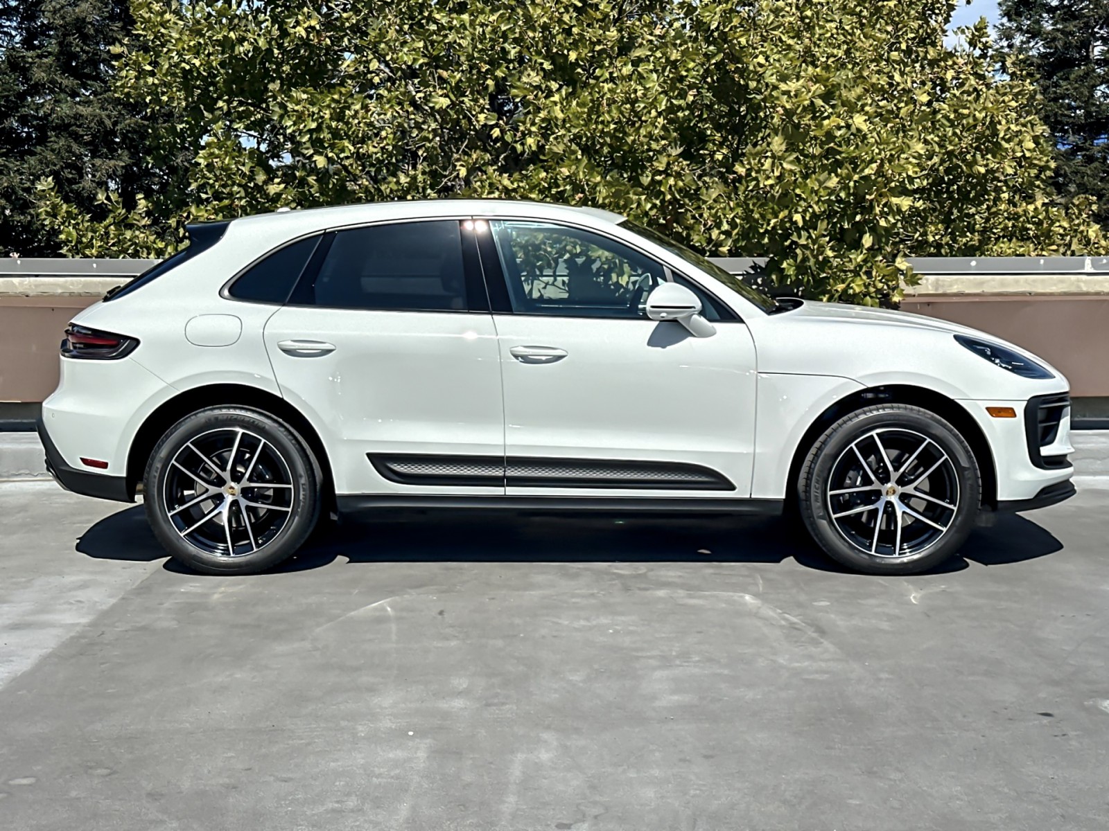 2025 Porsche Macan T photo 4