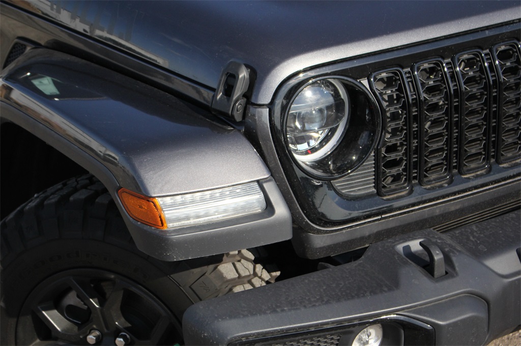 2025 Jeep Gladiator Willys photo 2