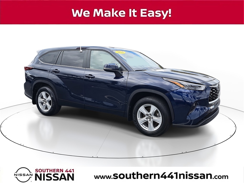 2024 Toyota Highlander LE's photo