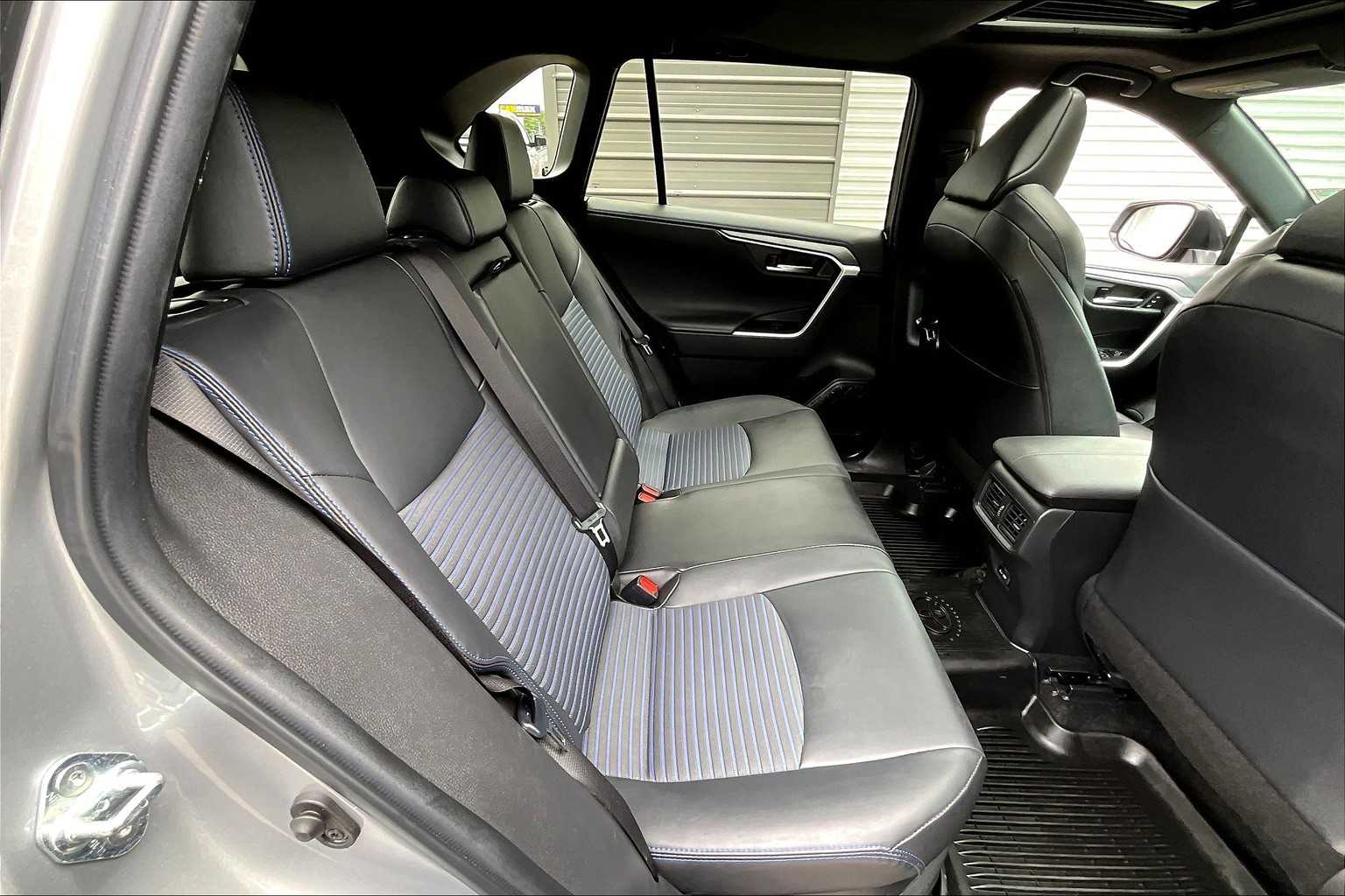 2023 Toyota RAV4 Hybrid XSE photo 17