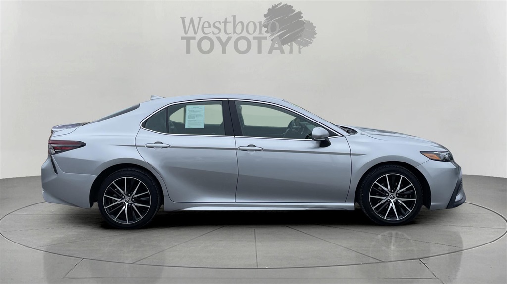 2022 Toyota Camry SE photo 8