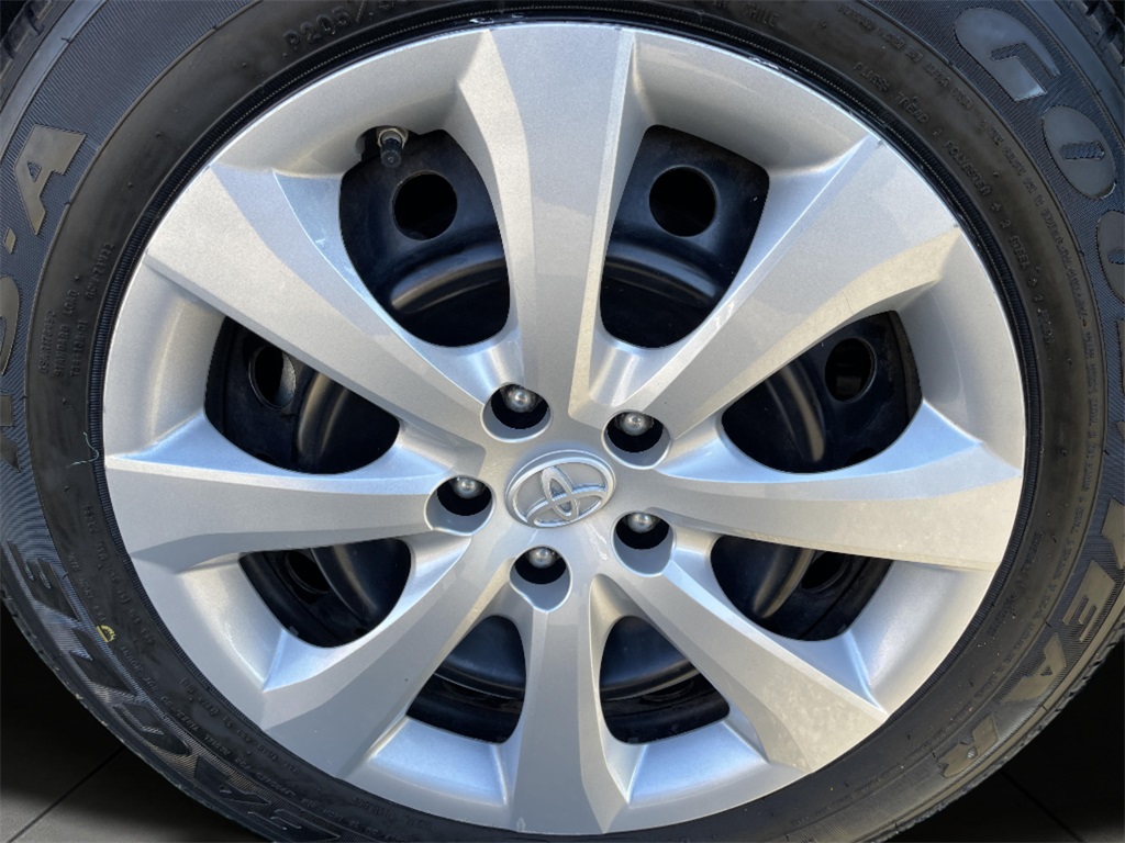 2022 Toyota Corolla LE photo 27