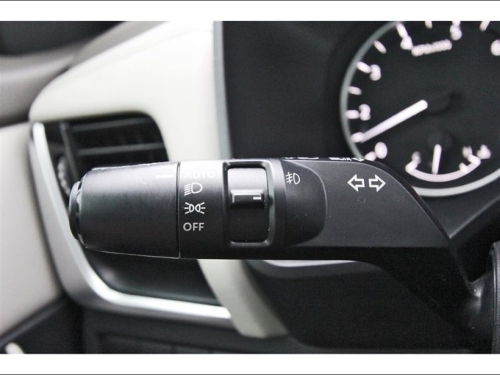 2021 Nissan Rogue SL White at TX Auto Group