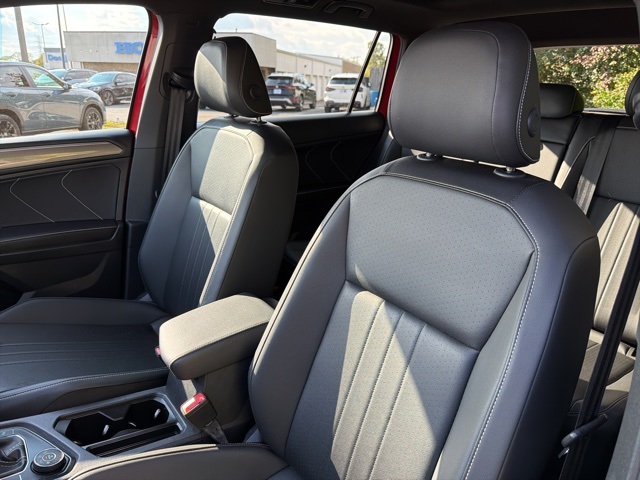 2024 Volkswagen Tiguan SE R-Line Black photo 4