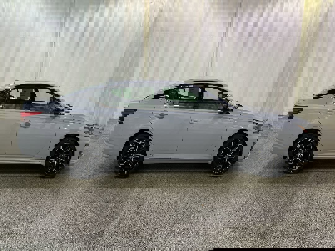 2025 Nissan Altima SR photo 3