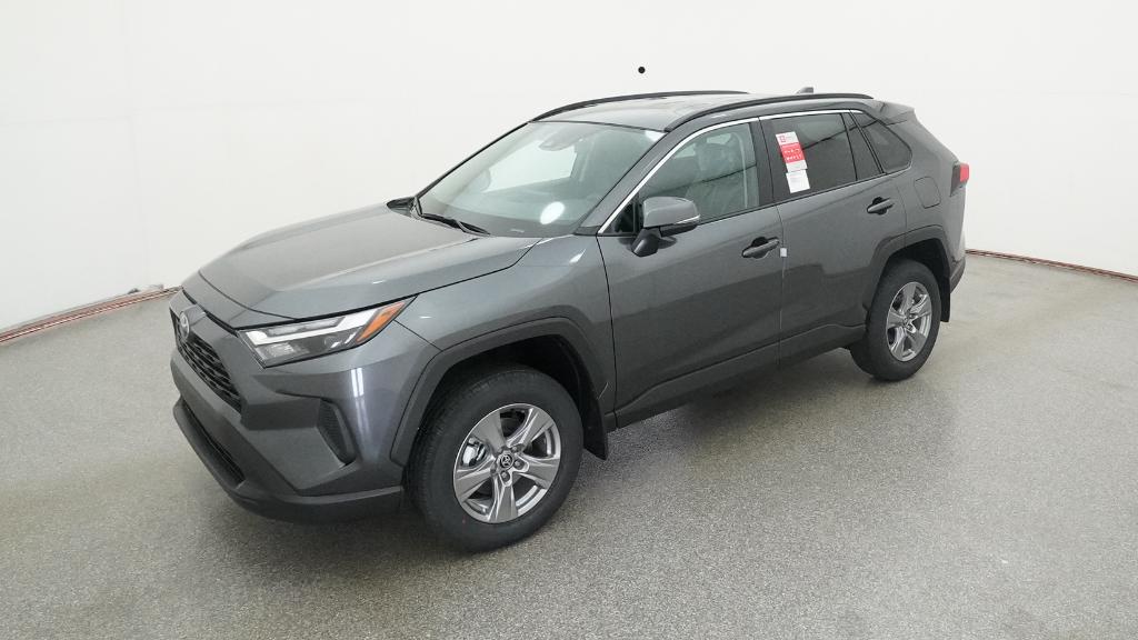 2025 Toyota RAV4 XLE's photo