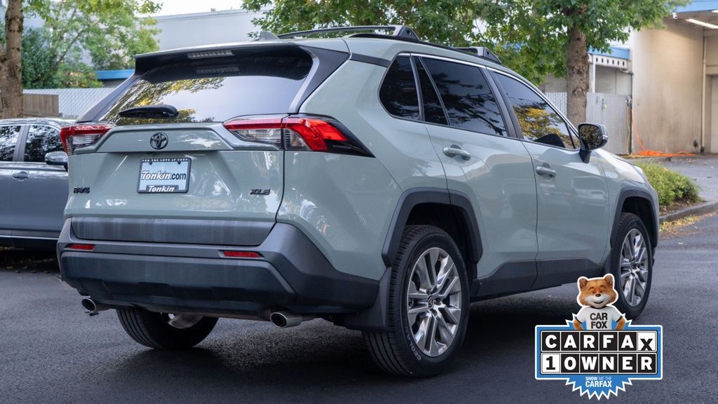 2022 Toyota RAV4 XLE Premium photo 3
