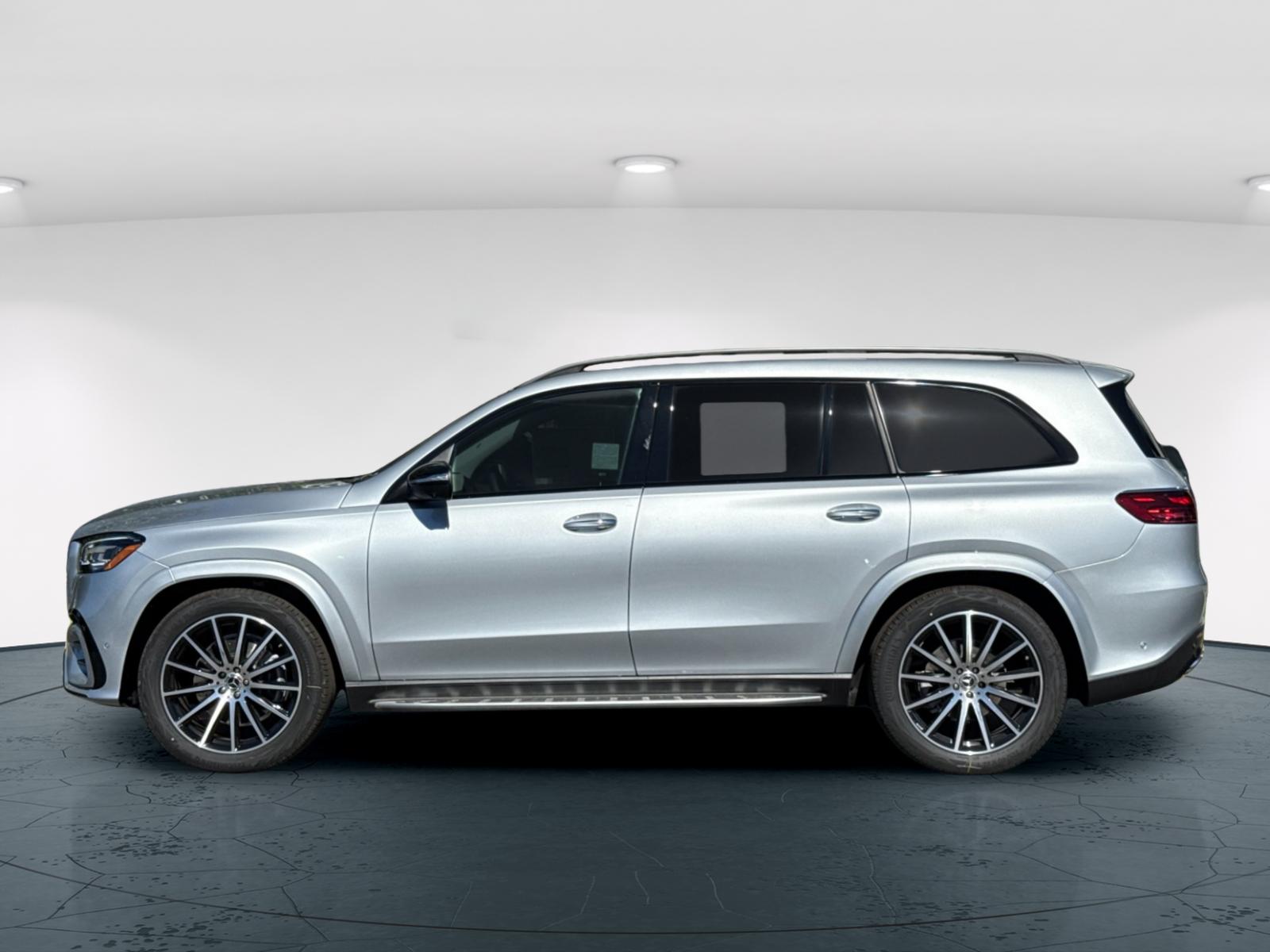 2026 Mercedes Benz GLS 450 4MATIC photo 3