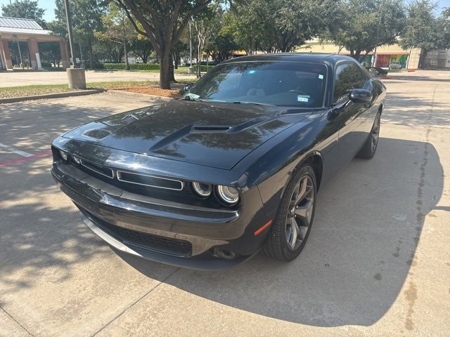 2016 Dodge Challenger SXT photo 2