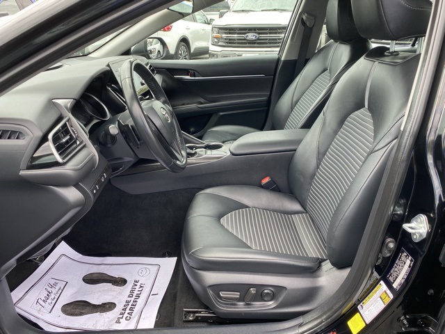 2023 Toyota Camry SE photo 3