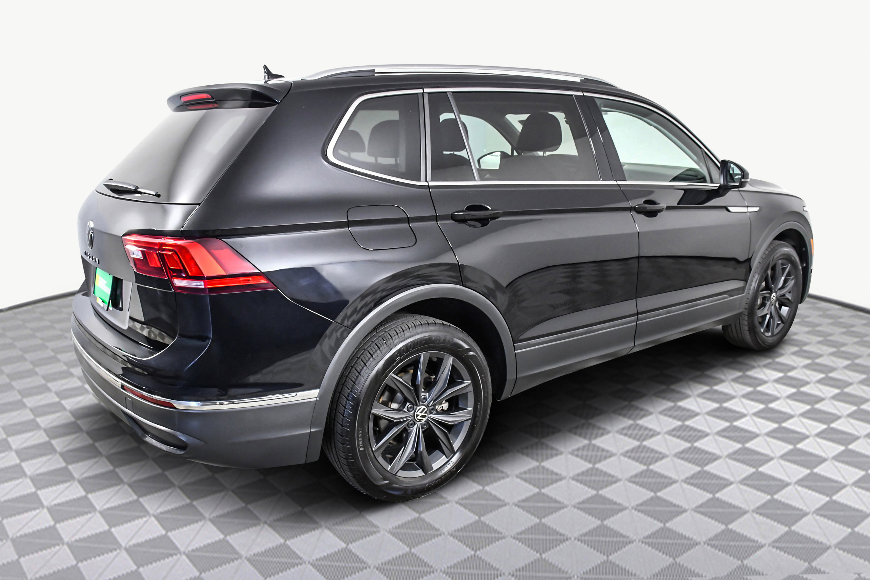 2024 Volkswagen Tiguan SE Wolfsburg Edition photo 6